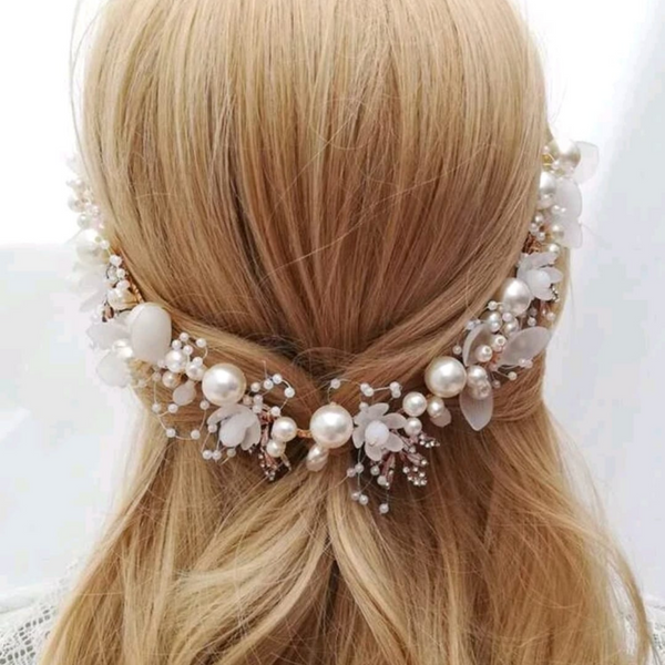Faux pearl and petal decor hair accessory