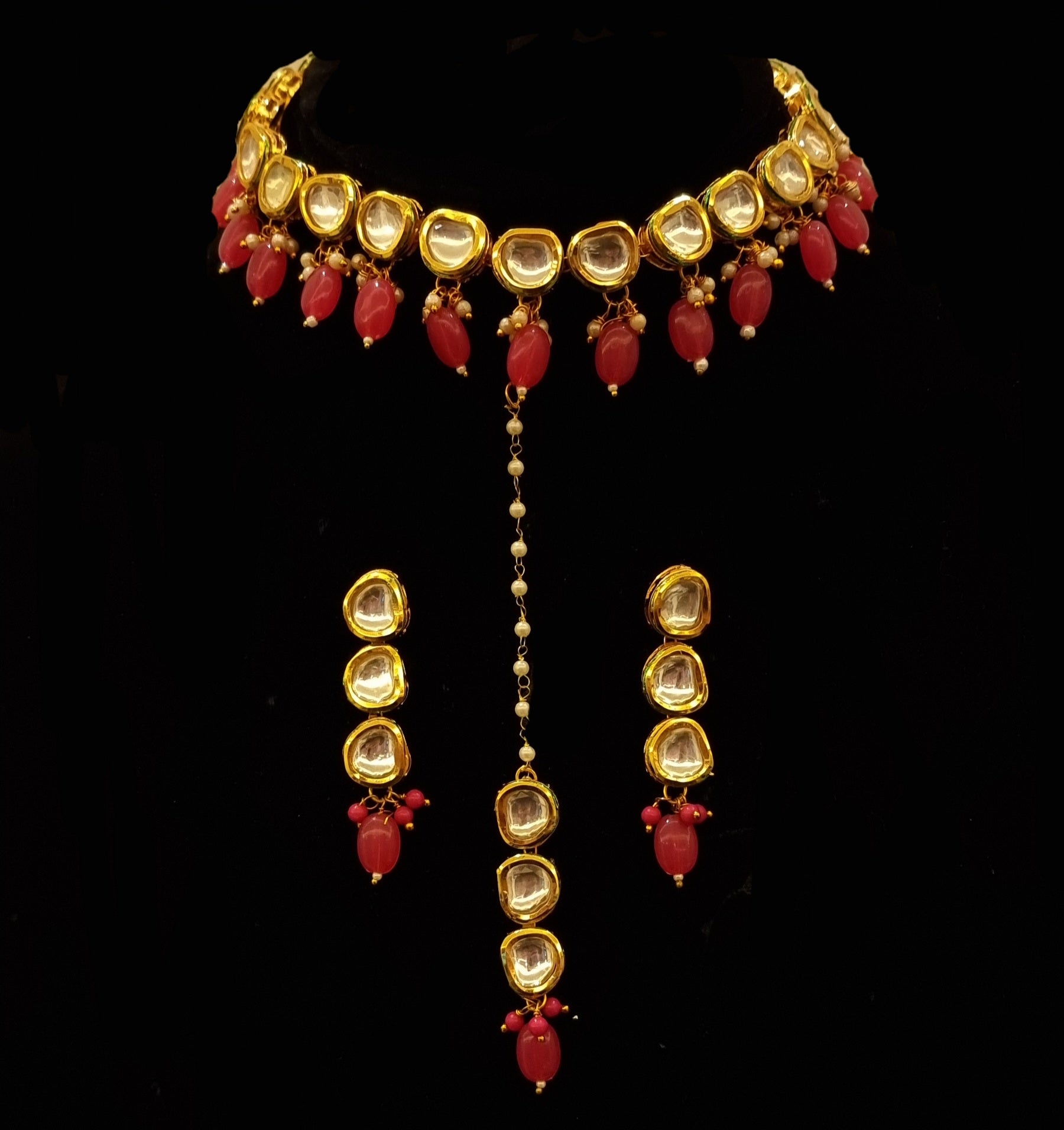 Glamorous Pink Meena Kundan Gold Metal Necklace Set.
