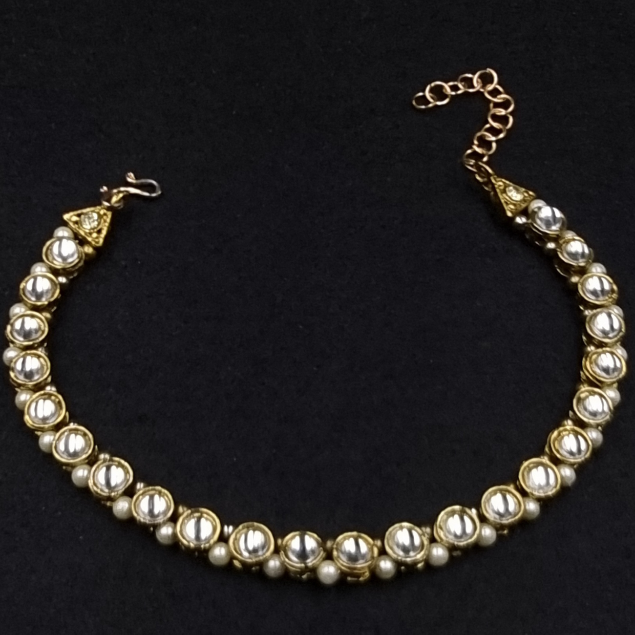 Traditional kundan pearl anklet.
