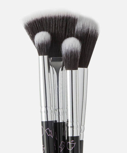 BY BEAUTY BAY

ICONIC 12 PIECE BRUSH SET WITH BAG